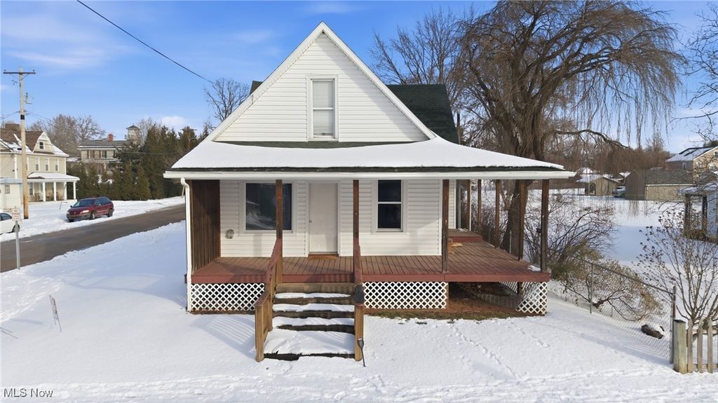 Photo of 216 Blennerhassett Avenue, Belpre, OH 45714 (MLS # 5185046)