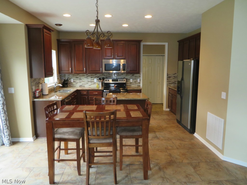 Saddle Crk 03 - Residential