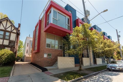Townhouse For Sale - 1671 E 118 Street<br/> Cleveland, OH 44106