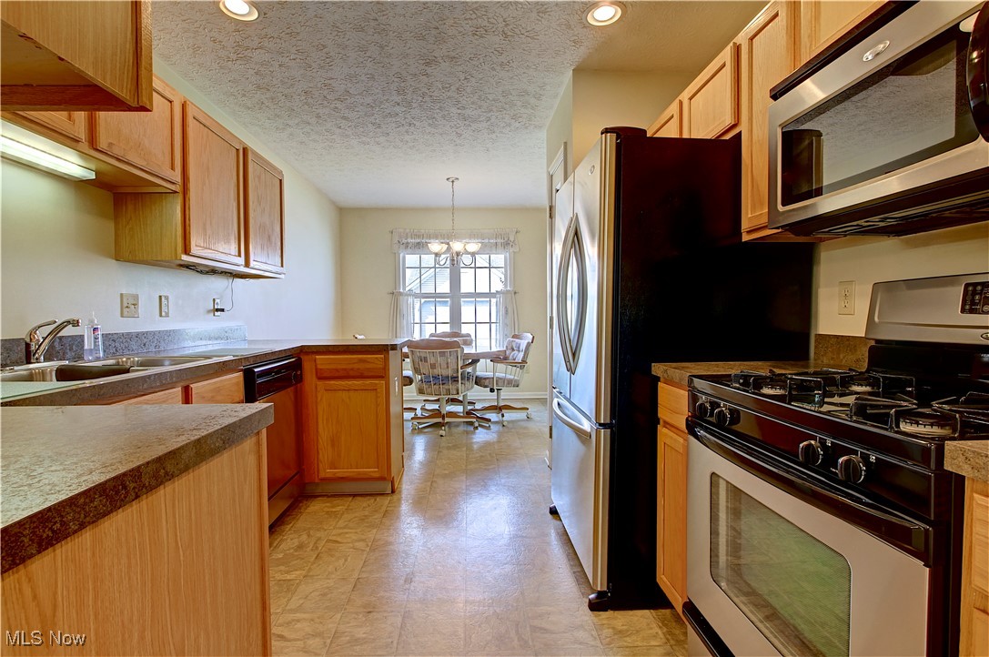 Commons/Fieldstone Lakes Town Hm - Residential