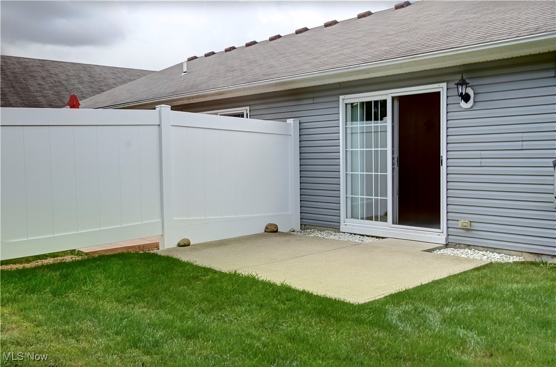 Commons/Fieldstone Lakes Town Hm - Residential