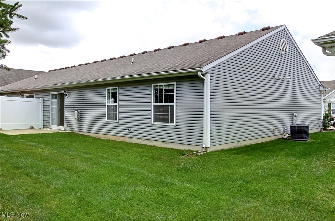 Commons/Fieldstone Lakes Town Hm - Residential