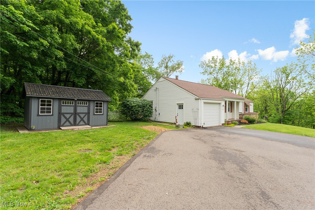 11439 Millersburg Road, Massillon, Ohio image 3