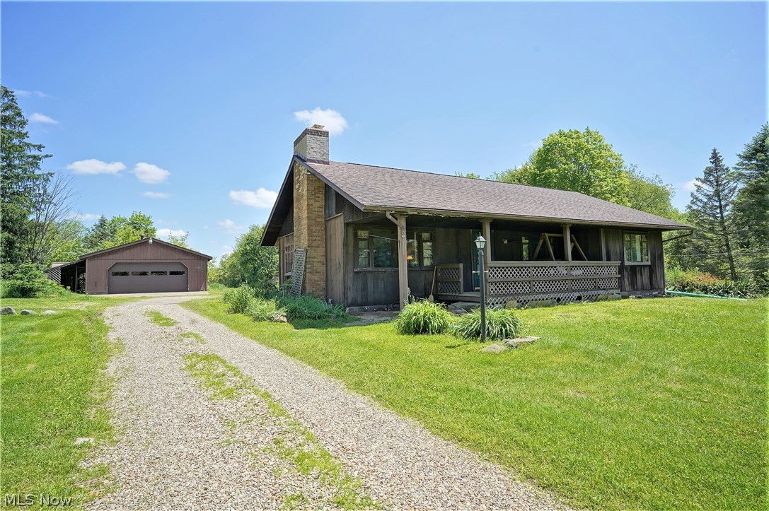 Ranch home with 3 acres, Large Pole garage with electric... 3 Bedrooms, 2nd bathroom in basement.
New Well in Feb 2022,,