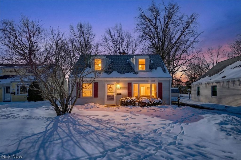 Photo of 29070 W Willowick Drive, Willowick, OH 44095 (MLS # 5186601)