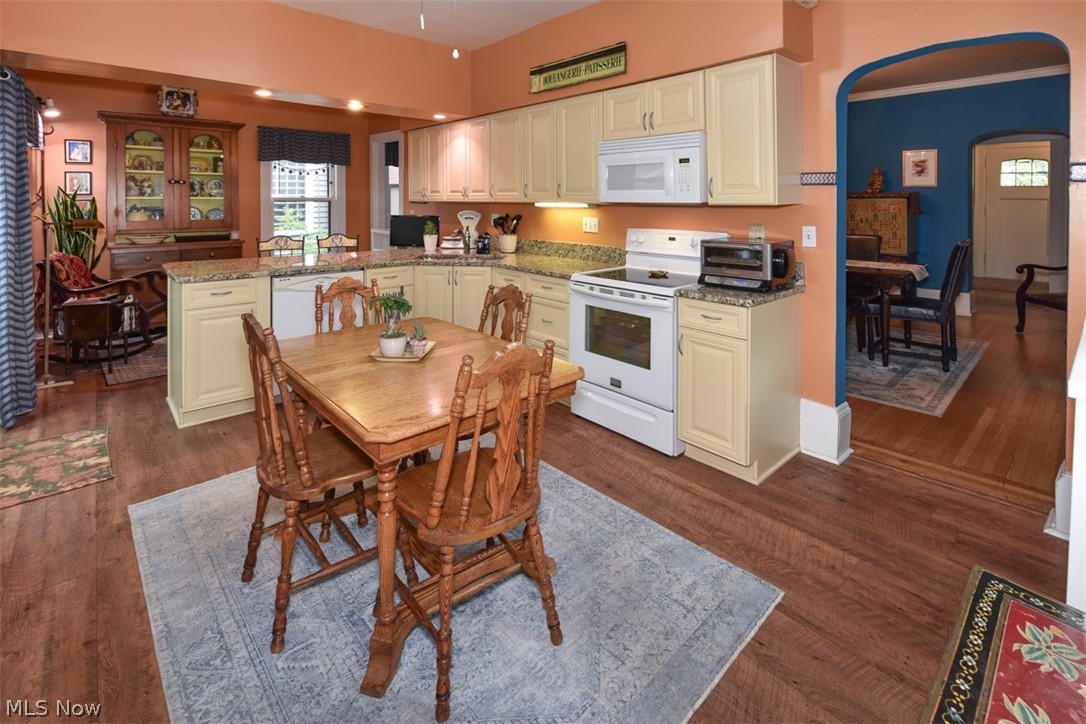 M M Browns - Residential