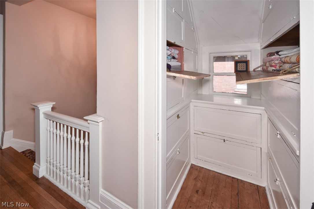 M M Browns - Residential