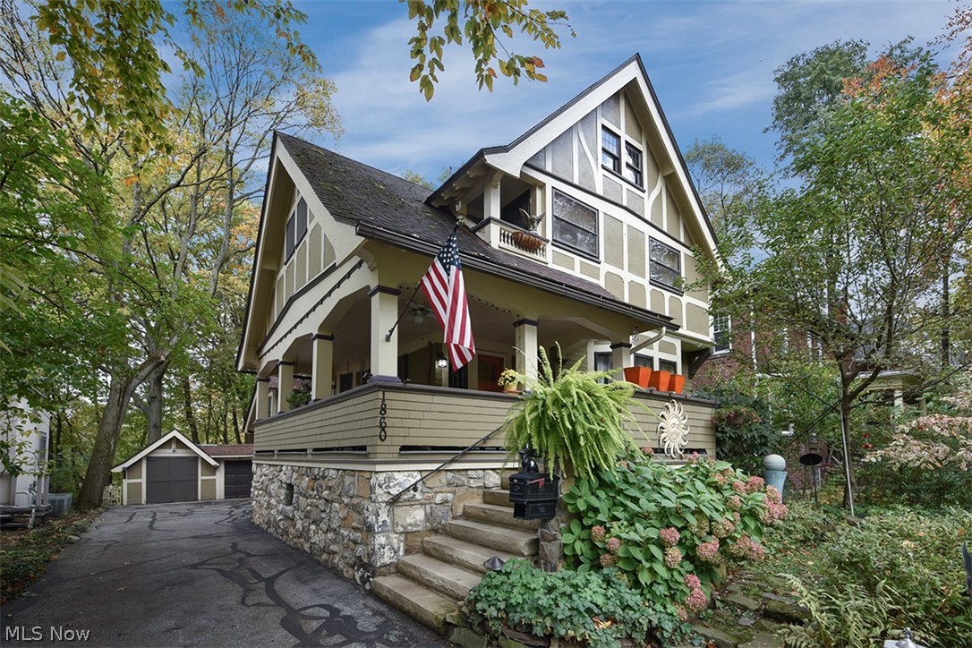 M M Browns - Residential