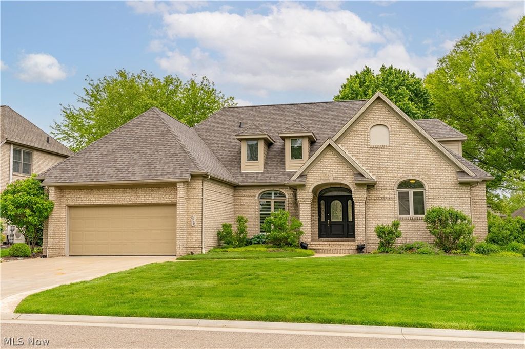 Photo of 3790 Woodleigh Avenue NW, Canton, OH 44718 (MLS # 5210897)