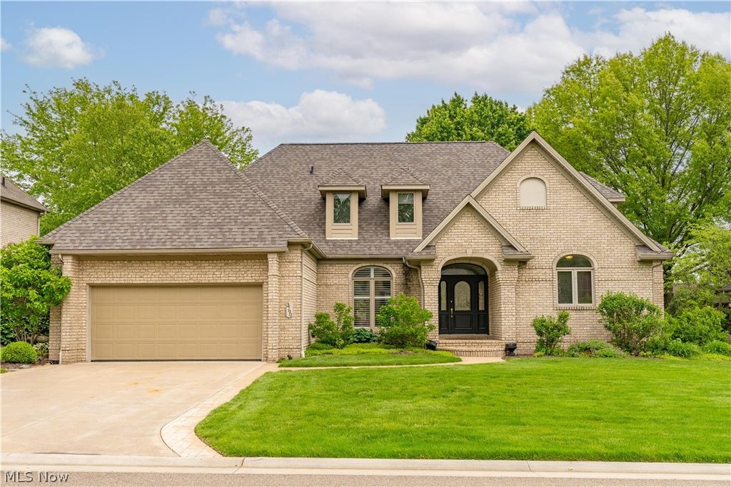 Photo of 3790 Woodleigh Avenue NW, Canton, OH 44718 (MLS # 5210897)