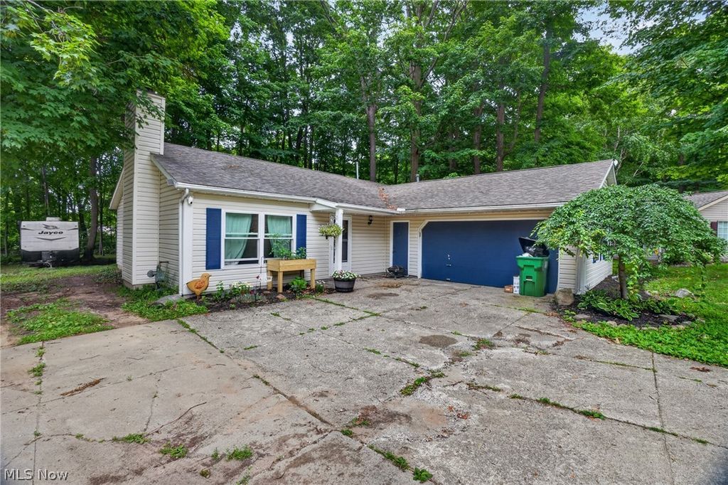 Photo of 628 Park Oval, Madison, OH 44057 (MLS # 5222278)