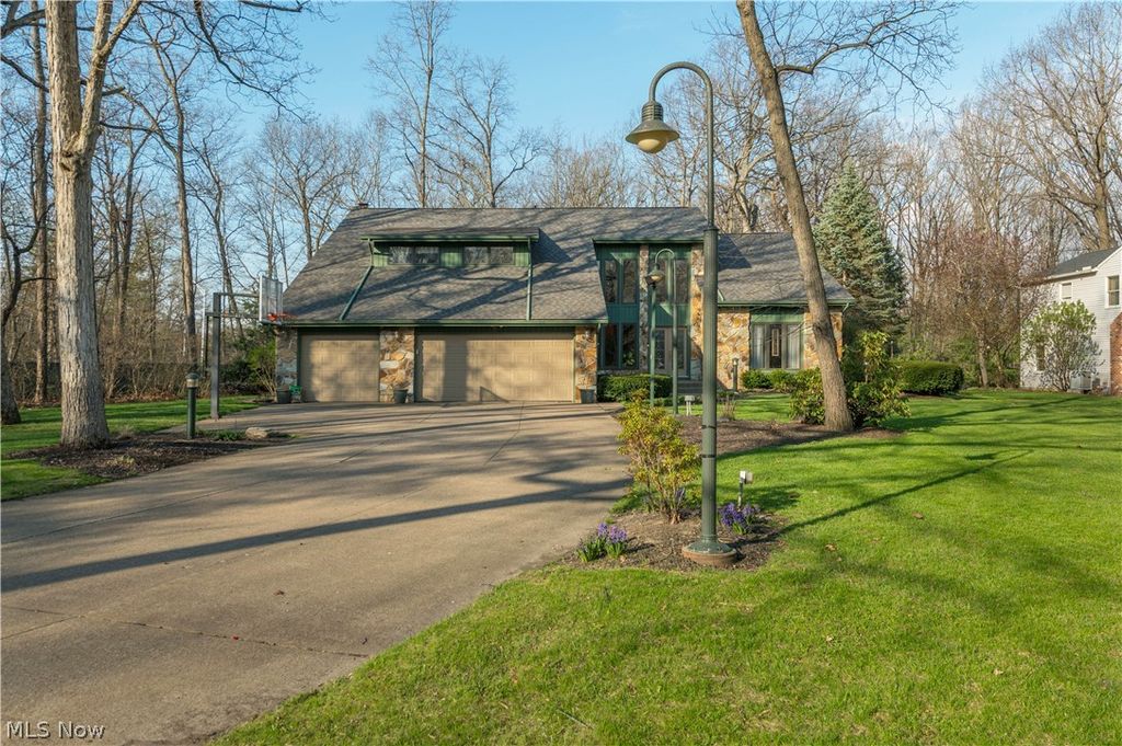 Photo of 6880 Cliffside Drive, Vermilion, OH 44089 (MLS # 5199126)