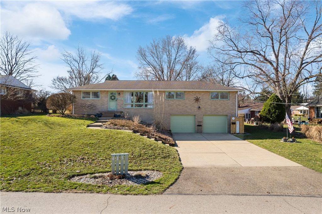 Photo of 415 Valeside Avenue NE, Massillon, OH 44646 (MLS # 5192263)