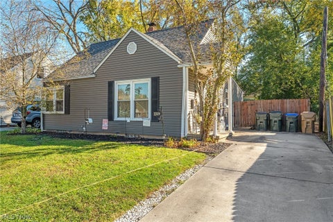 Photo of 2319 26th Street, Cuyahoga Falls, OH 44223 (MLS # 5254975)