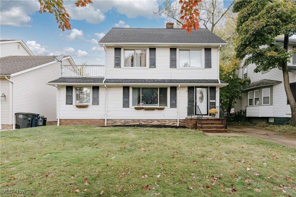 Photo of 5243 Oakmont Drive, Lyndhurst, OH 44124 (MLS # 5167259)