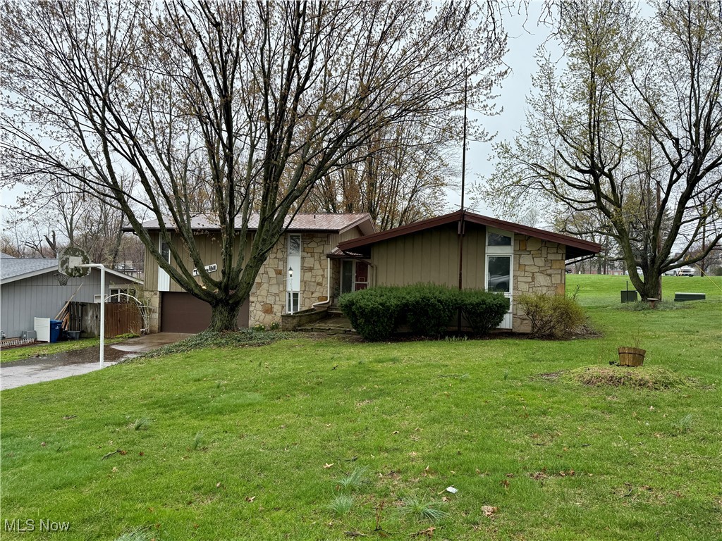 105 Cherry Valley Drive, Amherst, Ohio image 1