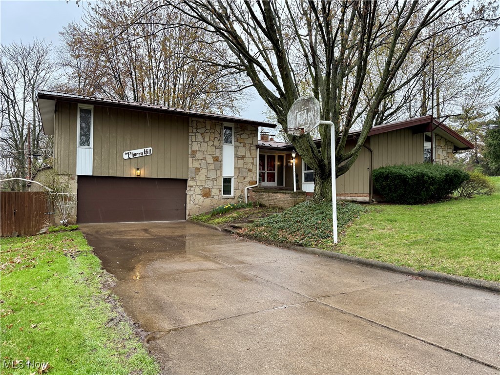 105 Cherry Valley Drive, Amherst, Ohio image 2