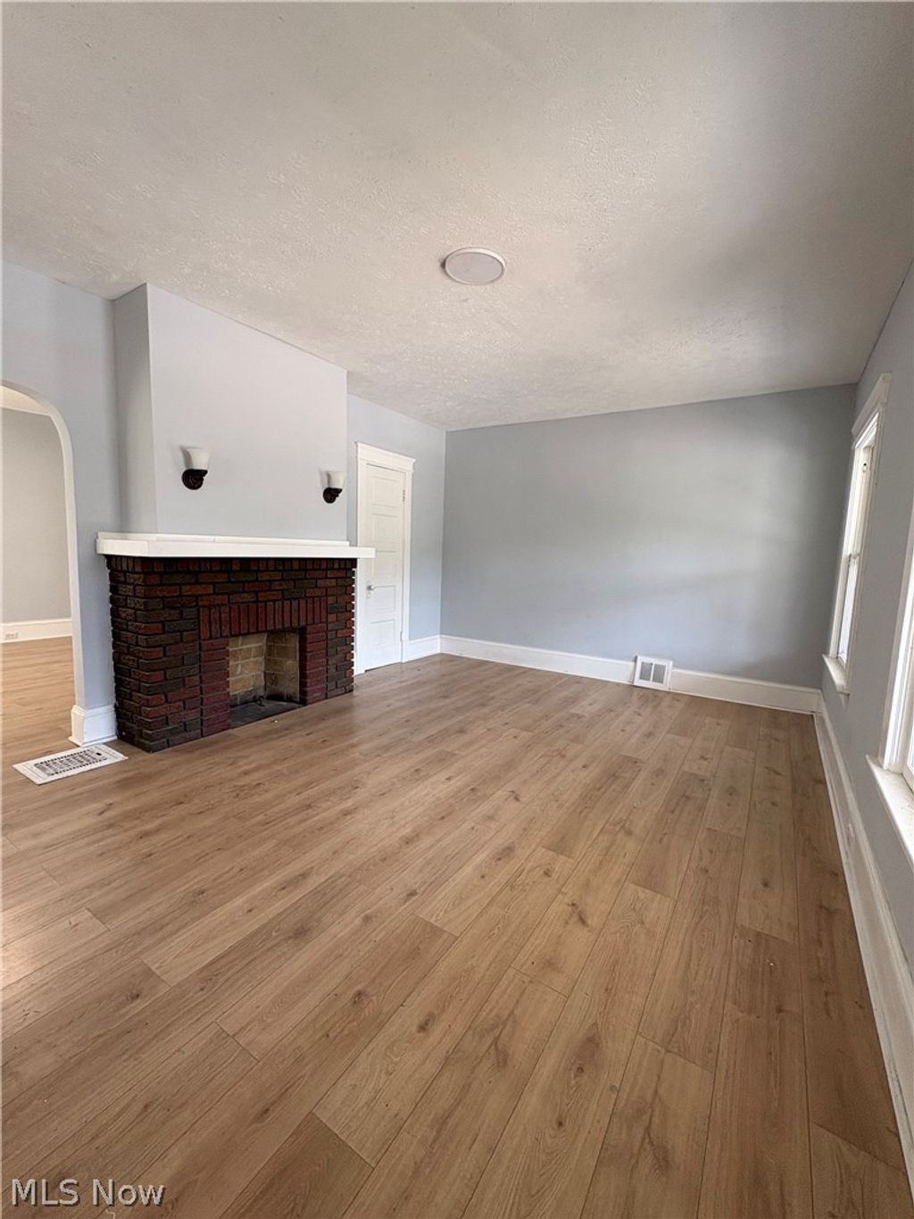 Photo of 946 E 79th Street, Cleveland, OH 44103 (MLS # 5199913)