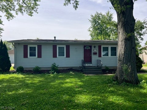 Homes For Sale - 823 Stanford Avenue<br/> Elyria, OH 44035