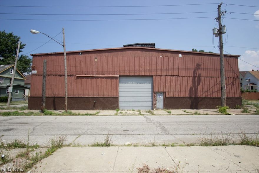 Very unique industrial/ warehouse property now available.  This is one of the only open span warehouses in the area.  There is one drive in bay and one docking bay.  High ceilings with tons of open span covered space to use.  This is a must see to truly appreciate the amount of open space available.  There are endless possibilities with this property and a perfect fit for anyone looking to build or expand their business.  Call for your showing today.