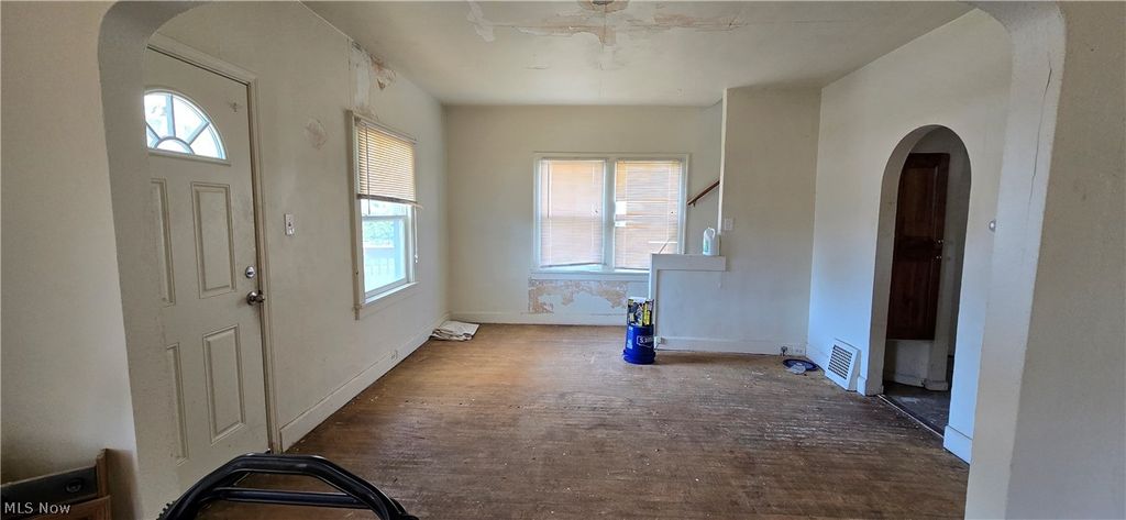 Photo of 505 E 266th Street, Euclid, OH 44132 (MLS # 5203686)