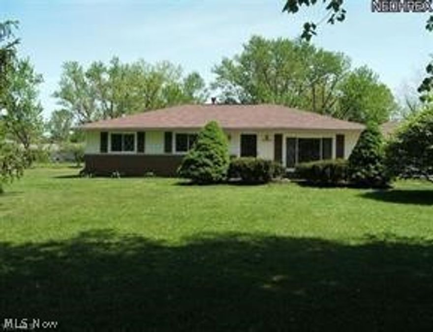 Beautiful 3 bedrm Ranch w/open concept from the family rm into the kitchen. A bonus rm off the kitchen could be used for an eating space, office, or play area. The backyard offers a large deck & plenty of room for fun. Do not miss out on this great property. Schedule your showing today.