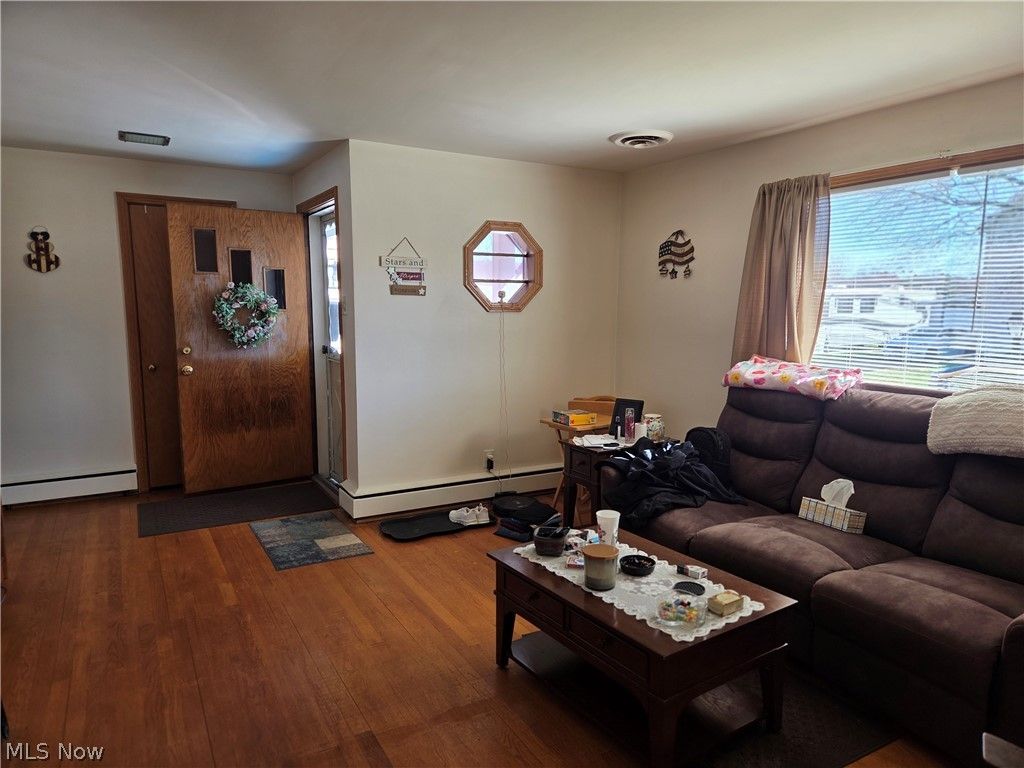 Photo of 808 Kennilworth Ave, Coshocton, OH 43812 (MLS # 5191960)