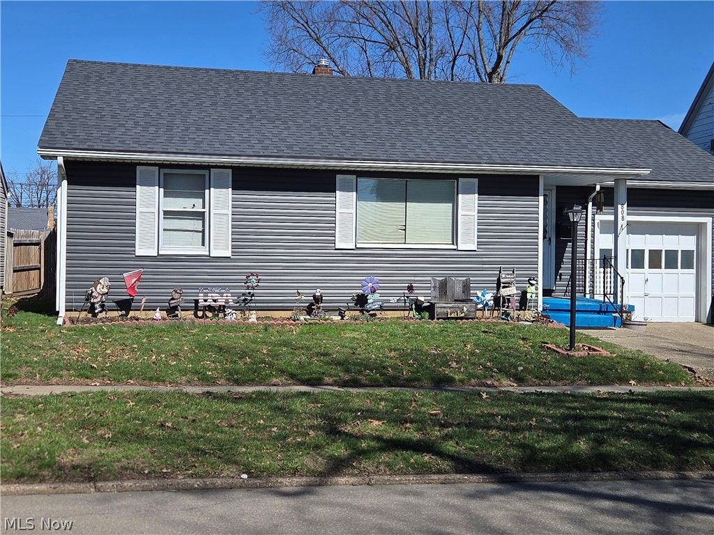 Photo of 808 Kennilworth Ave, Coshocton, OH 43812 (MLS # 5191960)