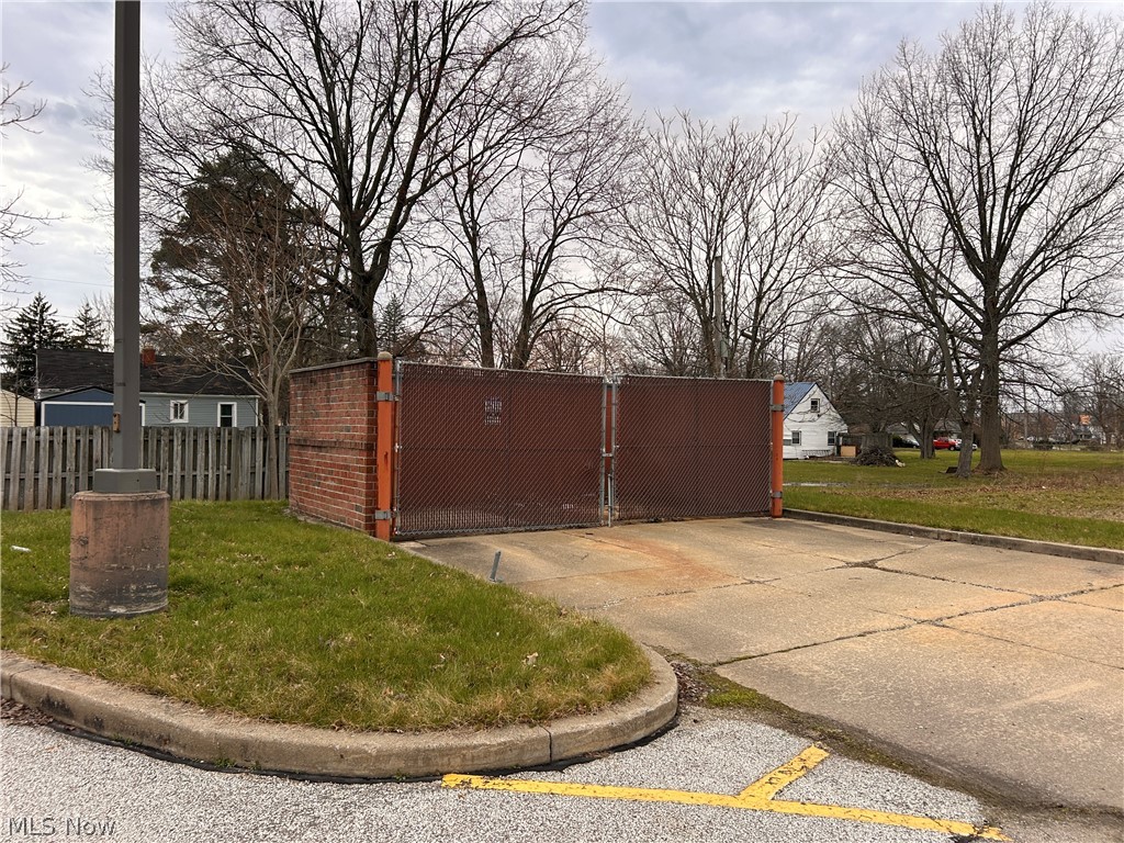 2840 Youngstown Road SE