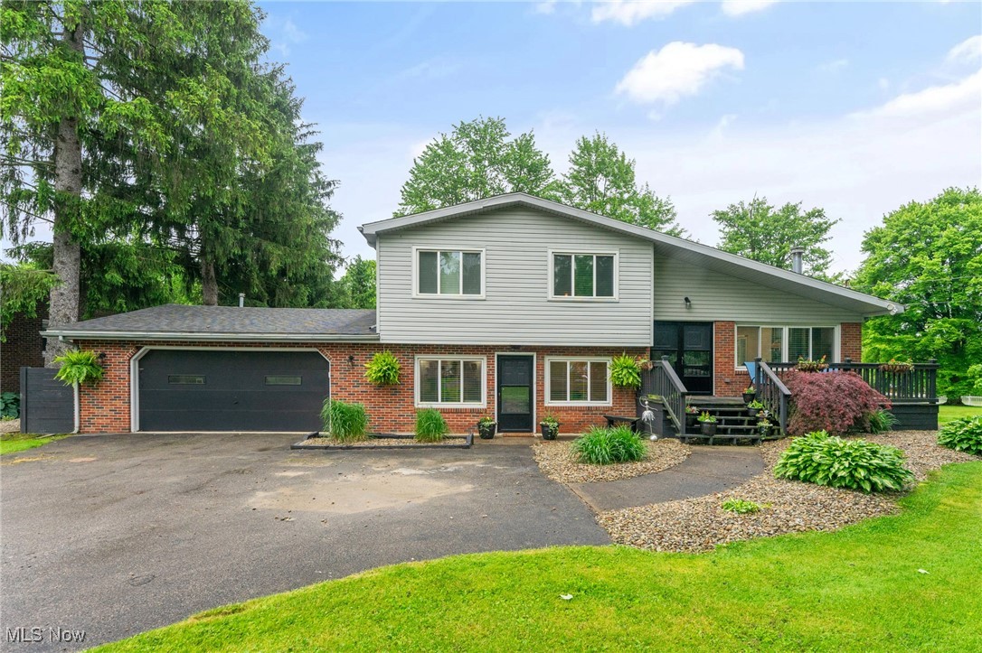415 Sunset Drive, Brookfield, Ohio image 2