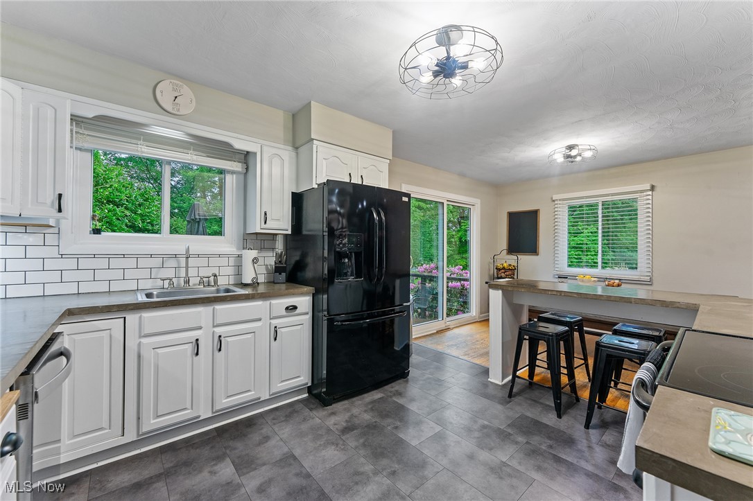 415 Sunset Drive, Brookfield, Ohio image 11