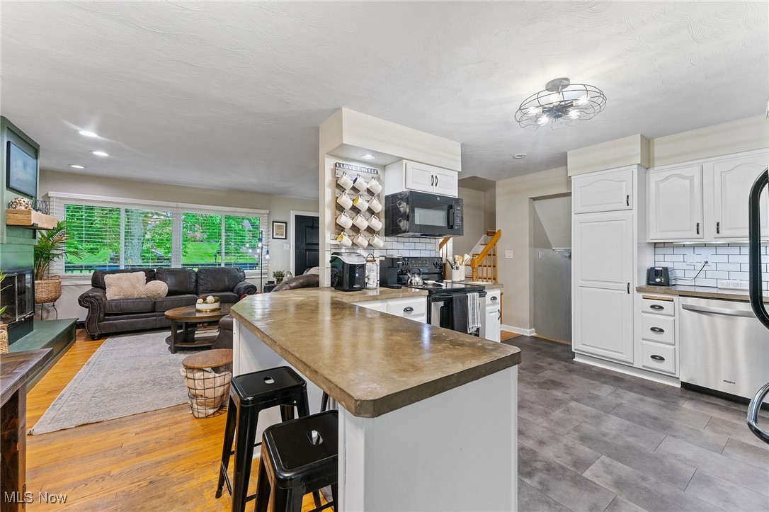 415 Sunset Drive, Brookfield, Ohio image 12