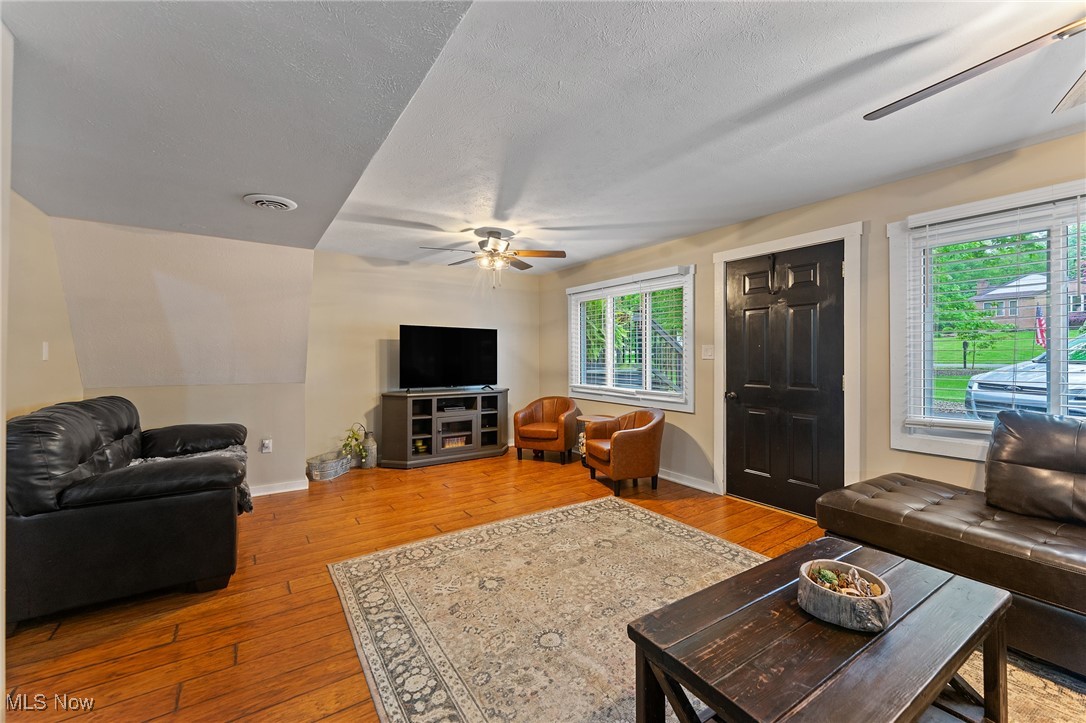 415 Sunset Drive, Brookfield, Ohio image 17