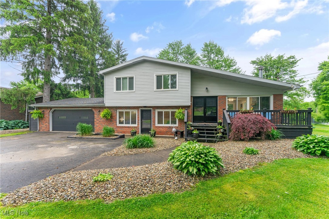 415 Sunset Drive, Brookfield, Ohio image 1