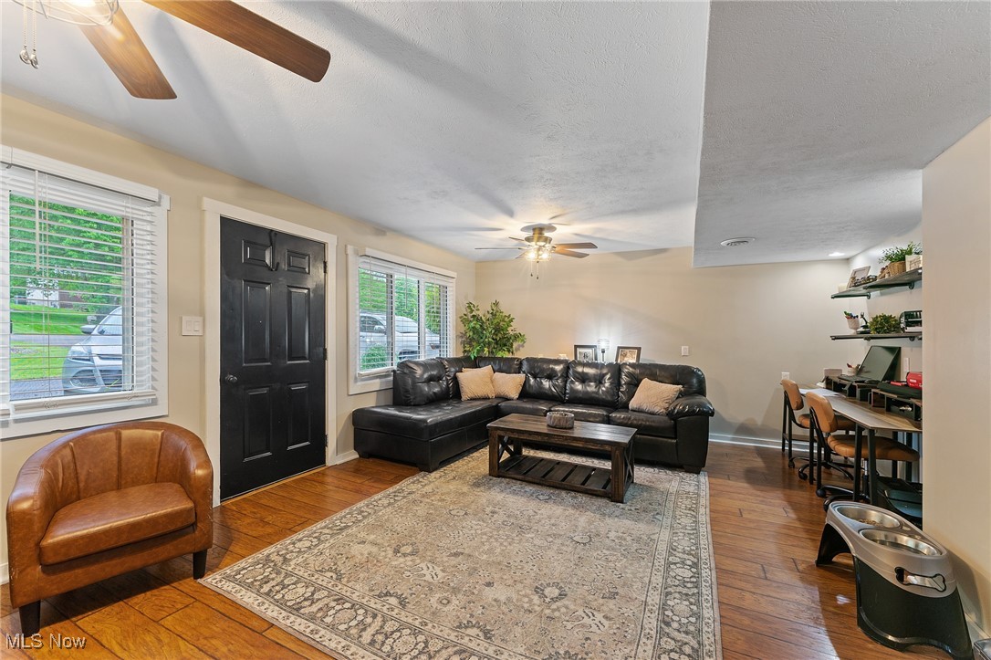 415 Sunset Drive, Brookfield, Ohio image 16