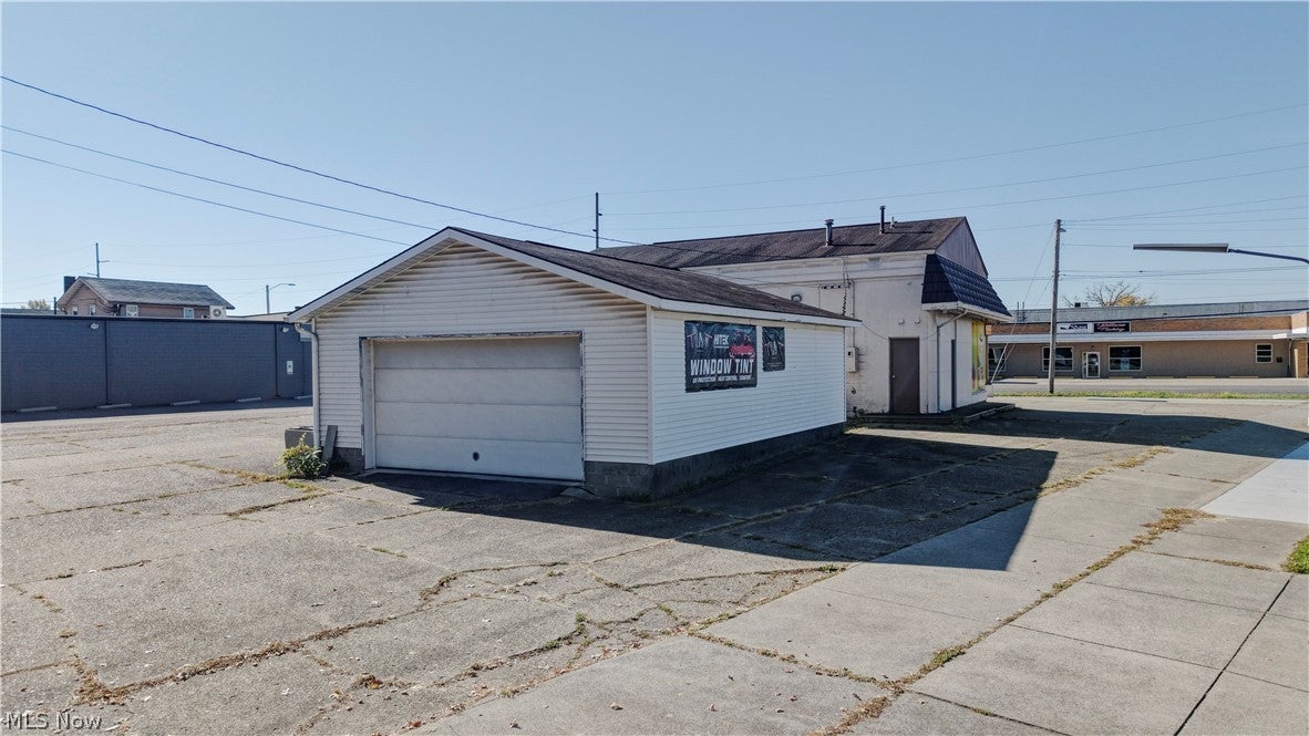 105 S Wooster Avenue