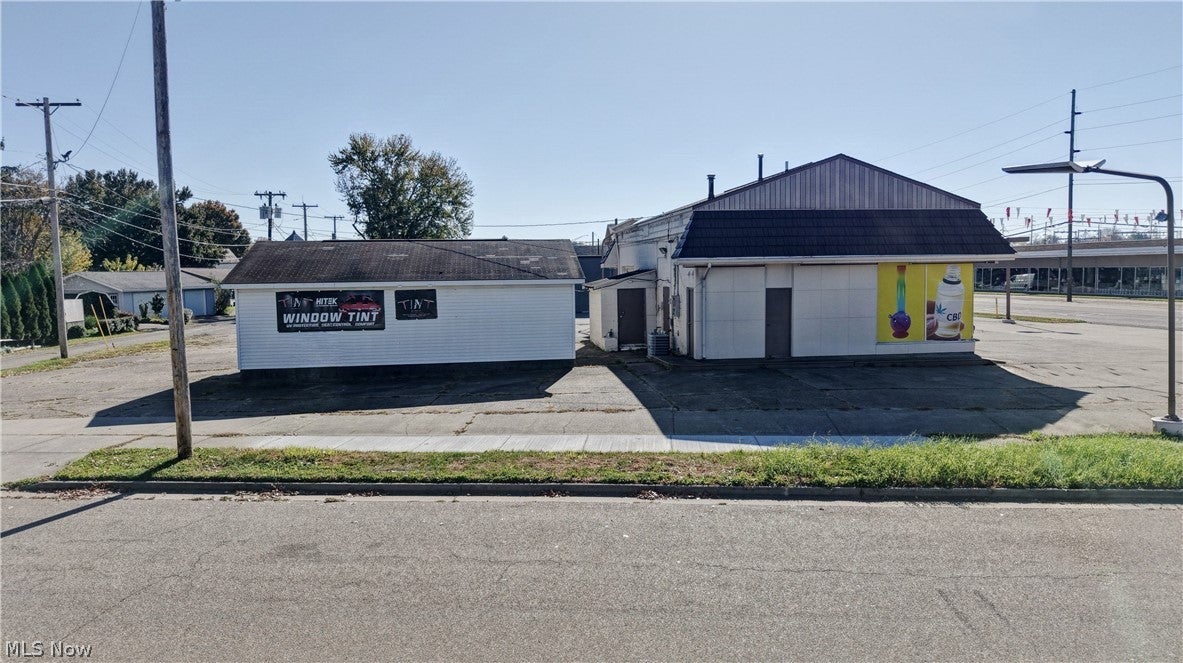 105 S Wooster Avenue