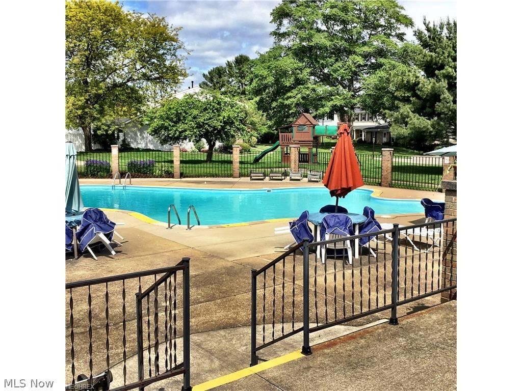 Country Club Twnhs North Condo - Residential