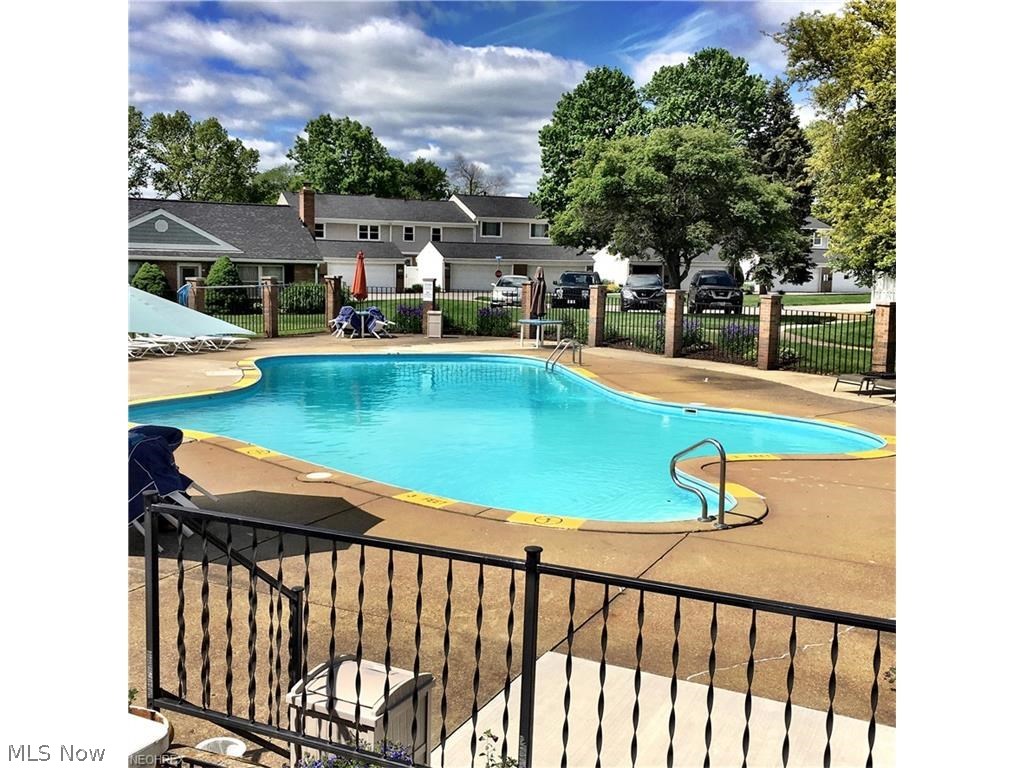 Country Club Twnhs North Condo - Residential