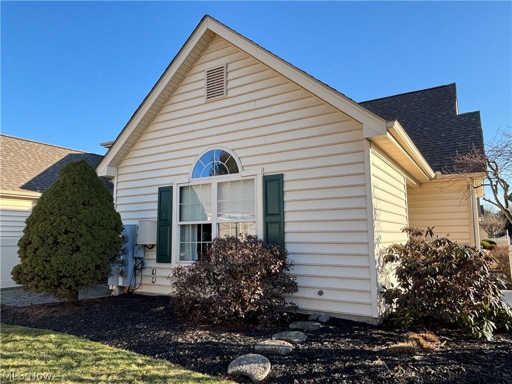 Photo of 147 Village Court, Columbiana, OH 44408 (MLS # 5189421)