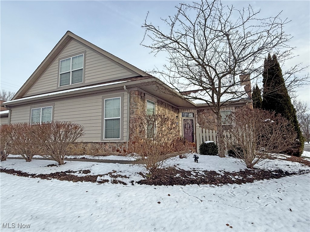 310 Sandover Drive, Aurora, Ohio image 2