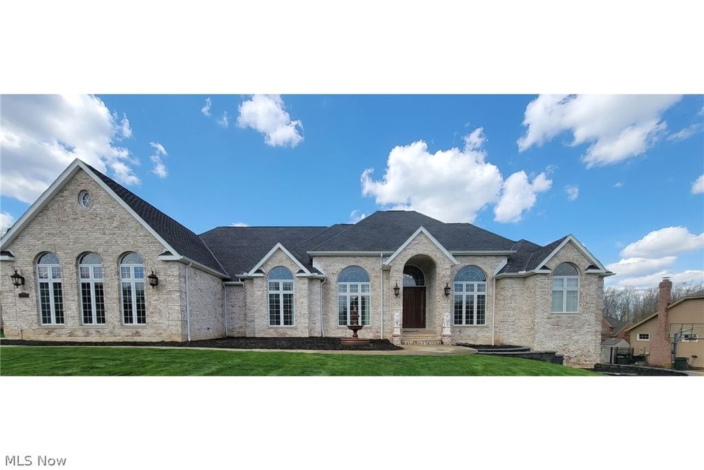 Photo of 10584 Queens Way, North Royalton, OH 44133 (MLS # 5202015)