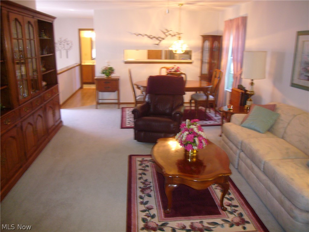 Governor's Lake - Residential