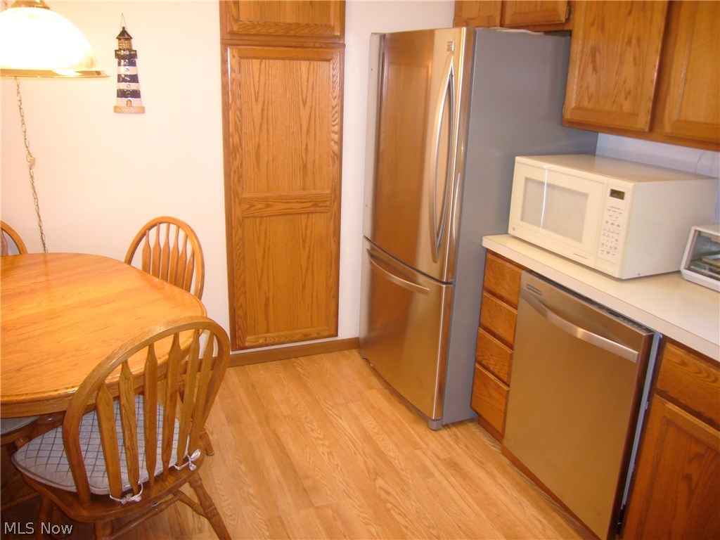 Governor's Lake - Residential