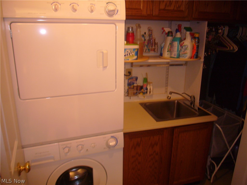 Governor's Lake - Residential