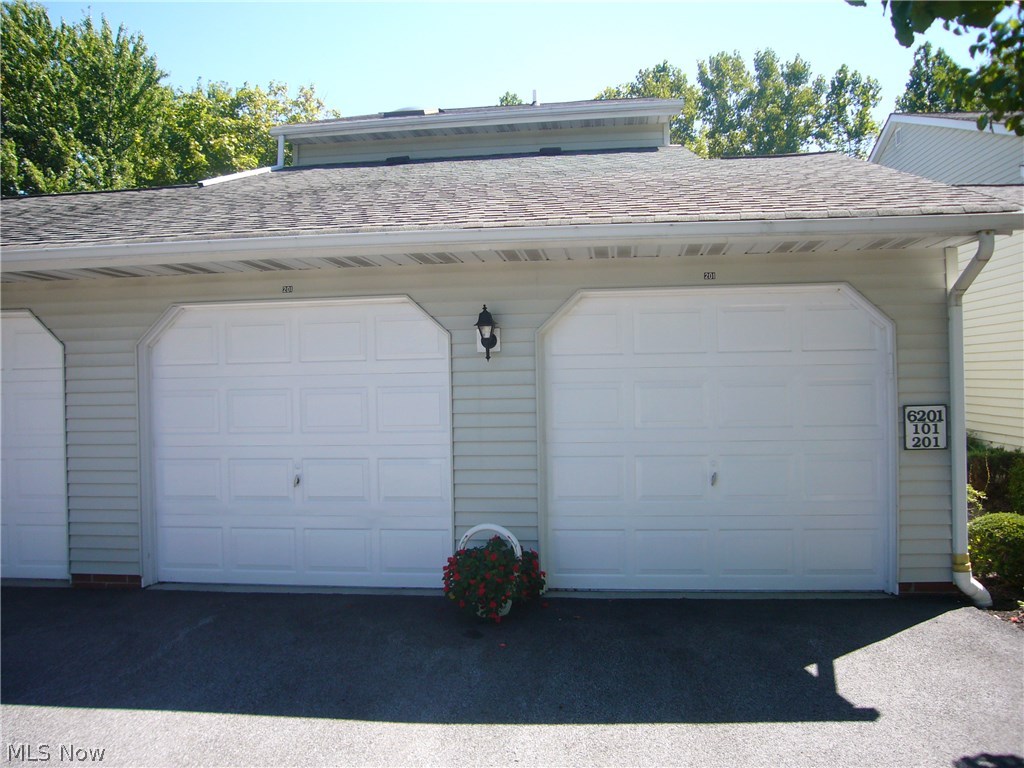 Governor's Lake - Residential