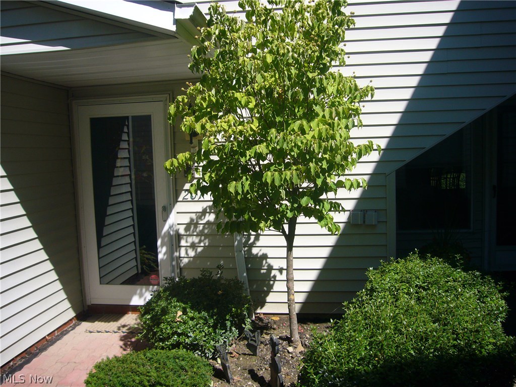 Governor's Lake - Residential