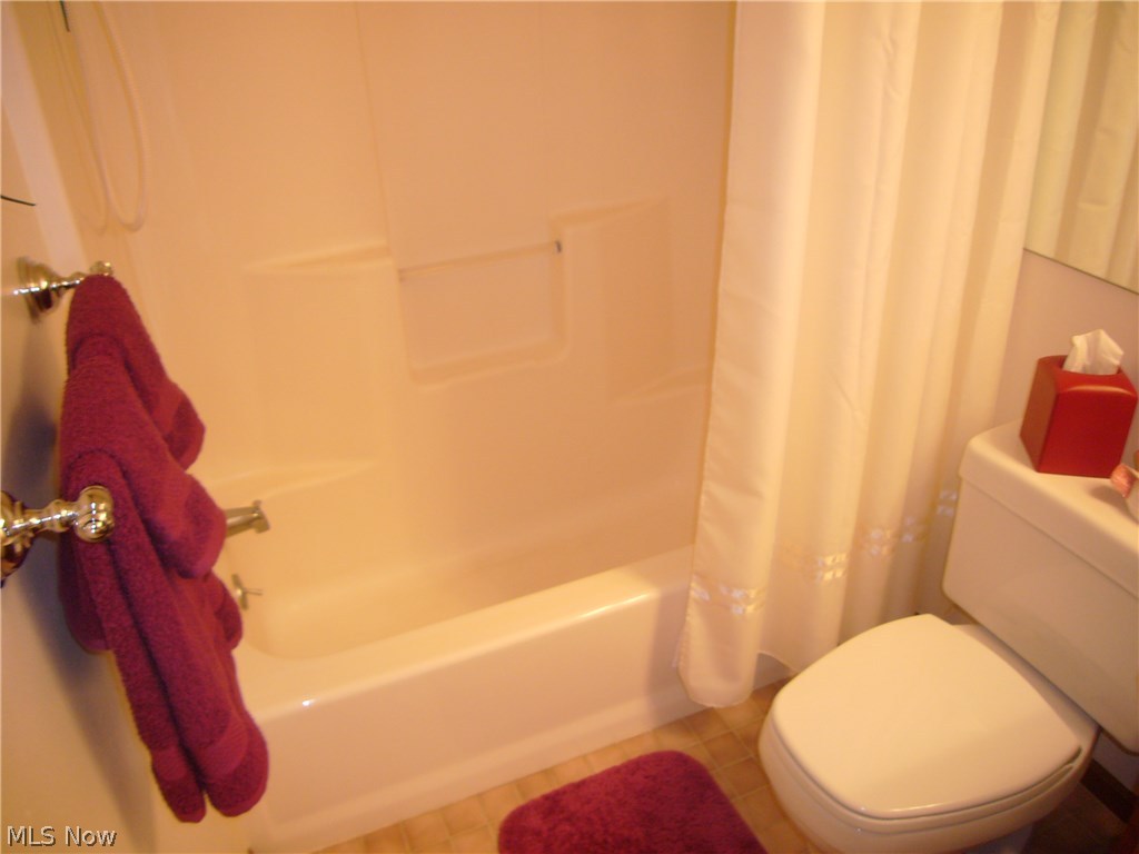 Governor's Lake - Residential