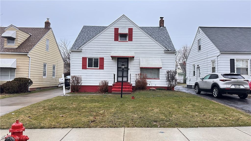 Photo of 19513 Beverly Avenue, Maple Heights, OH 44137 (MLS # 5196267)