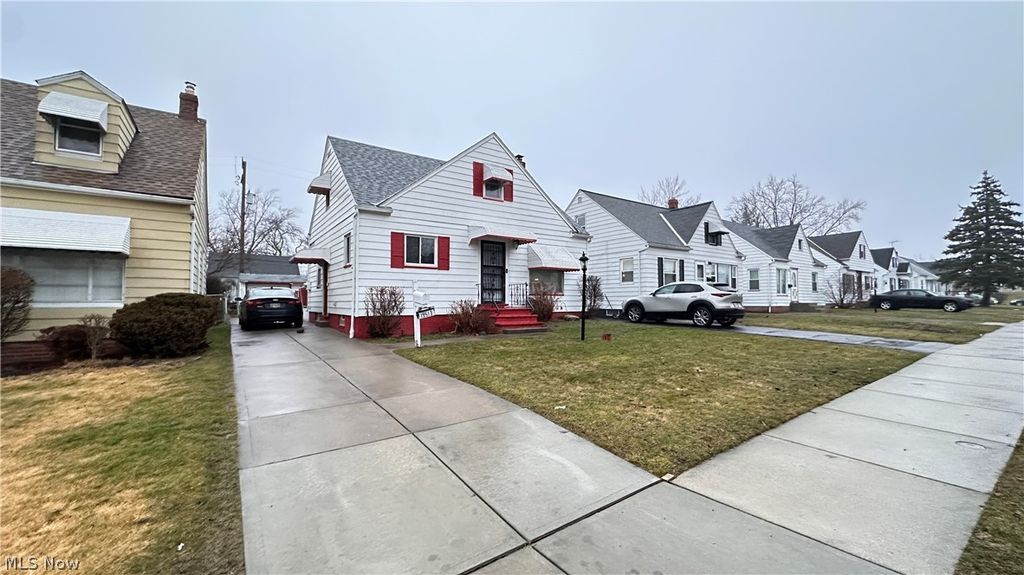 Photo of 19513 Beverly Avenue, Maple Heights, OH 44137 (MLS # 5196267)